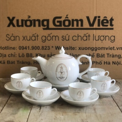 Bộ ấm chén in logo Ban quân y khu 5 dáng bầu tròn màu trắng vẽ chỉ vàng XG-AC22