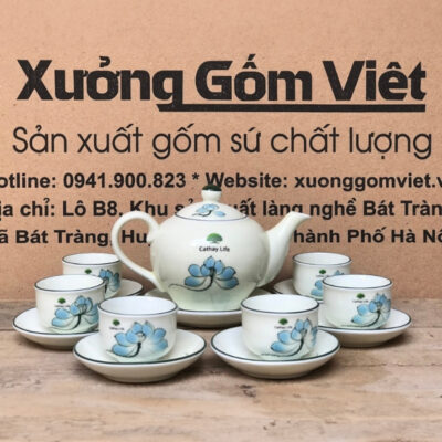 Bộ ấm chén Bát Tràng dáng bầu tròn màu trắng họa tiết hoa sen xanh XG-AC38