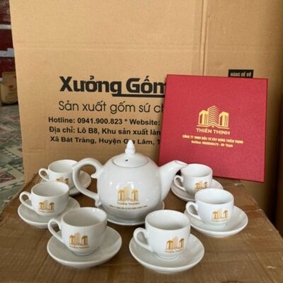 Bộ ấm chén gốm sứ Bát Tràng in logo Thiên Thịnh màu trắng dáng bưởi lửa XG-AC116
