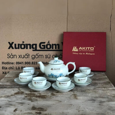 Bộ ấm chén in logo AKITO dáng bầu màu trắng họa tiết sen xanh XG-AC58