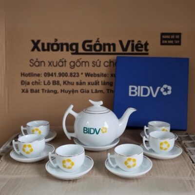 Bộ ấm chén in logo BIDV dáng bầu tròn màu trắng kẻ chỉ vàng kim XG-AC96