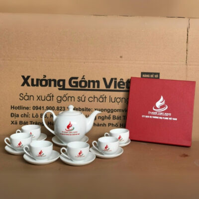 Bộ ấm chén in logo Công ty cổ phần dịch vụ thương mại Flame Việt Nam dáng bầu trong màu trắng XG-AC65