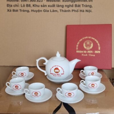 Bộ ấm chén in logo Đại hội Mặt Trận Tổ Quốc Việt Nam huyện cao lãng dáng bầu tròn màu trắng XG-AC97