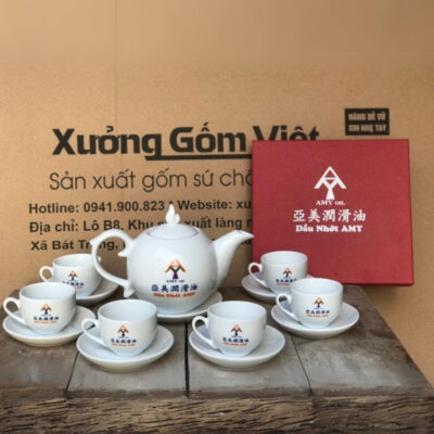Bộ ấm chén in logo Dầu nhớt AMY dáng bầu tròn màu trắng XG-AC67