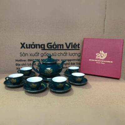 Bộ ấm chén in logo Ngân hàng chính sách xã hội thị xã Quảng Yên dáng đài các màu xanh lá viền vằng XG-AC78