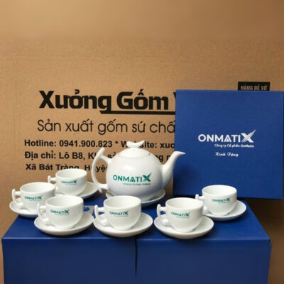 Bộ ấm chén in logo ONMATIX dáng bầu tròn màu trắng XG-AC81