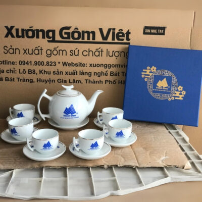 Bộ ấm chén in logo Vitech Glass dáng bầu tròn màu trắng viền kim XG-AC89