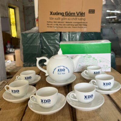 Bộ ấm chén gốm sứ Bát Tràng in logo Công đoàn công ty XXD Textile dáng bưởi lửa có nắp màu trắng XG-AC117
