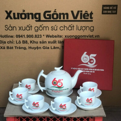 Bộ ấm chén in logo Kỷ niệm 65 năm ngày truyền thống bộ đội biên phòng XG-AC52