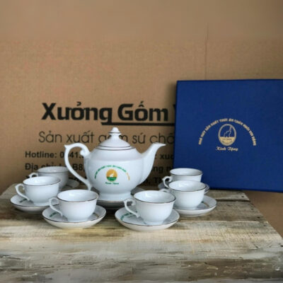 Bộ ấm chén in logo nhà máy sản xuất thức ăn chăn nuôi Voi Vàng dáng thần đèn màu trắng viền kim XG-AC79