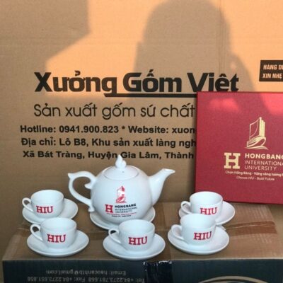 Bộ ấm chén in logo HIU dáng bầu tròn màu trắng XG-AC42