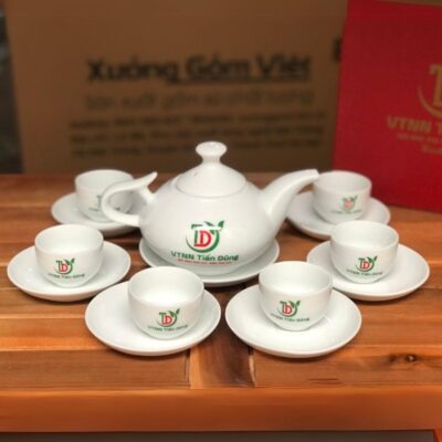 Bộ ấm chén in logo VTNN Tiến Dũng dáng vòi voi màu trắng XG-AC46