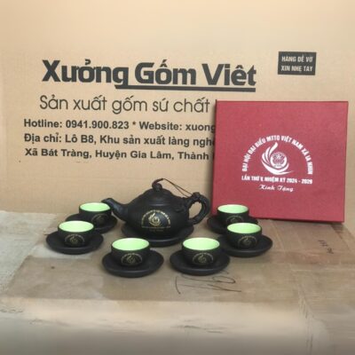 Bộ ấm chén tử sa Bát Tràng in logo Đại Hội Đại Biểu MTTQ Việt Nam Xã IA NINH nắp sen XG-AC107