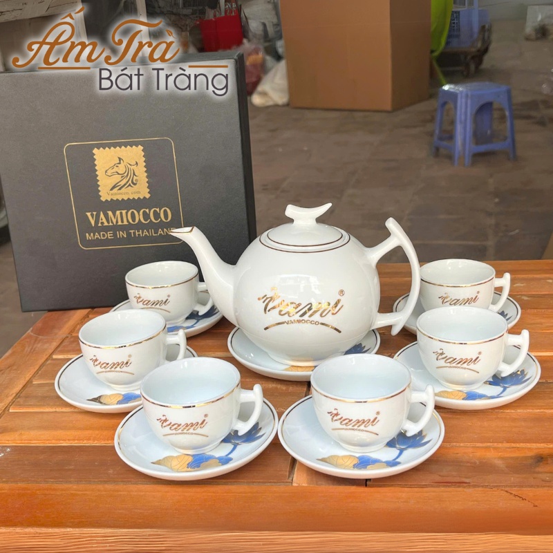 bo-am-tra-ve-tay-dang-buoi-canh-hoa-tiet-hoa-sen-vang-kim-in-logo-atbt-vt01 (2)