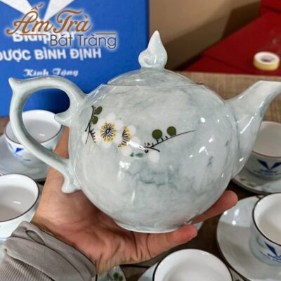 am-chen-bat-trang-ve-hoa-mai-qua-tang-in-logo-men-van-da-xanh-nhat-atbt-vt09 (4)