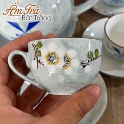 am-chen-bat-trang-ve-hoa-mai-qua-tang-in-logo-men-van-da-xanh-nhat-atbt-vt09 (6)