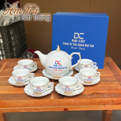 am-chen-ve-tay-in-logo-qua-tang-hoa-tiet-thuan-buom-xuoi-gio-ve-vang-dang-buoi-lua-atbt-vt19 (1)