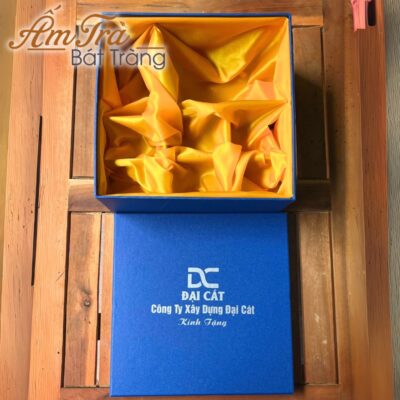 am-chen-ve-tay-in-logo-qua-tang-hoa-tiet-thuan-buom-xuoi-gio-ve-vang-dang-buoi-lua-atbt-vt19 (5)