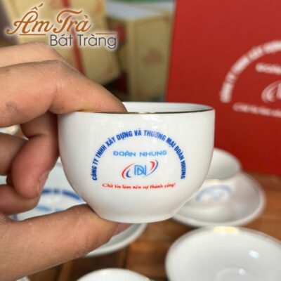 bo-am-tra-men-trang-qua-tang-in-logo-dang-voi-voi-ke-chi-vang-atbt-mt07