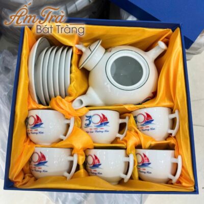bo-am-chen-tra-ve-tay-qua-tang-in-logo-dang-buoi-canh-ve-dai-sen-atbt-vt21 (11)
