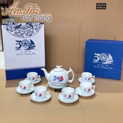 bo-am-chen-tra-ve-tay-qua-tang-in-logo-dang-buoi-canh-ve-dai-sen-atbt-vt21 (2)