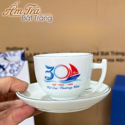 bo-am-chen-tra-ve-tay-qua-tang-in-logo-dang-buoi-canh-ve-dai-sen-atbt-vt21 (6)
