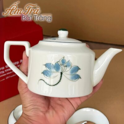 bo-am-chen-ve-tay-in-logo-hoa-tiet-sen-xanh-vai-vuong-men-kem-atbt-vt15 (5)