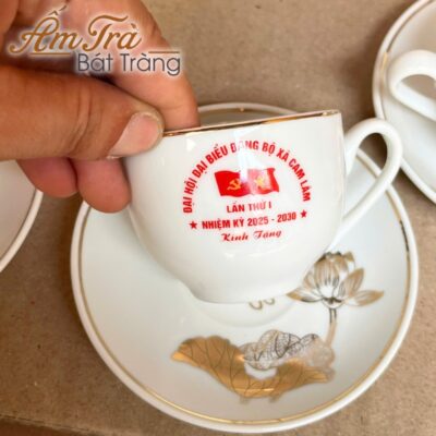 bo-am-chen-ve-tay-in-logo-qua-tang-sen-chuon-vang-kim-dang-buoi-lua-atbt-vt33 (9)