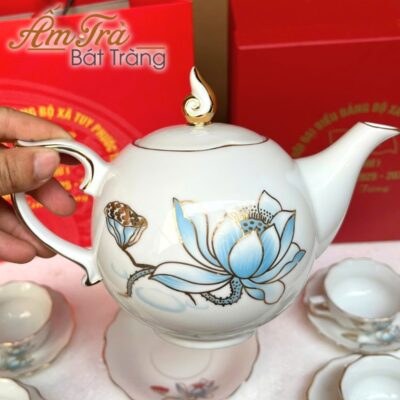 bo-am-chen-ve-tay-qua-tang-dai-hoi-in-logo-hoa-tiet-sen-xanh-vang-kim-dang-buoi-lua-atbt-vt16