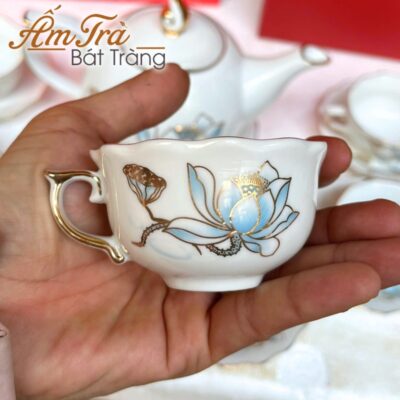 bo-am-chen-ve-tay-qua-tang-dai-hoi-in-logo-hoa-tiet-sen-xanh-vang-kim-dang-buoi-lua-atbt-vt16