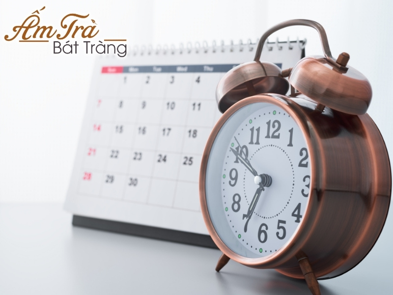 thời gian đặt hàng tác động đến giá đơn hàng ấm chén trà quà tặng