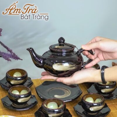 bo-am-tra-hoa-bien-qua-tang-in-logo-nau-den-vet-xuoc-vang-kim-dang-thien-nga-atbt-hb12 (4)